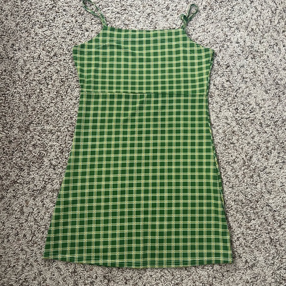 GREEN DRESS - Picture 3 of 3